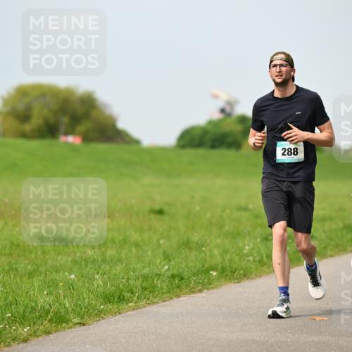 10.05.2026 - 8. Wedeler Halbmarathon Dr. Thomas Lammeyer http://msf.ph/oto/9706136 10.05.2026 11:57:30 Laufen 288 meine-sportfotos.de