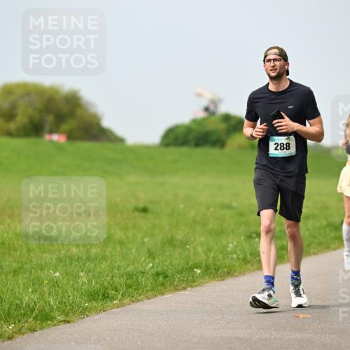 10.05.2026 - 8. Wedeler Halbmarathon Dr. Thomas Lammeyer http://msf.ph/oto/9706138 10.05.2026 11:57:30 Laufen 288 meine-sportfotos.de
