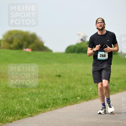 10.05.2026 - 8. Wedeler Halbmarathon Dr. Thomas Lammeyer http://msf.ph/oto/9706140 10.05.2026 11:57:31 Laufen 288, 483 meine-sportfotos.de