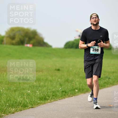 10.05.2026 - 8. Wedeler Halbmarathon Dr. Thomas Lammeyer http://msf.ph/oto/9706144 10.05.2026 11:57:31 Laufen 288, 483 meine-sportfotos.de