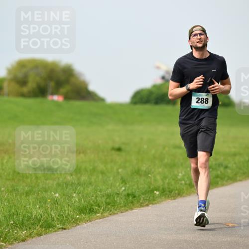 10.05.2026 - 8. Wedeler Halbmarathon Dr. Thomas Lammeyer http://msf.ph/oto/9706149 10.05.2026 11:57:31 Laufen 288, 483 meine-sportfotos.de