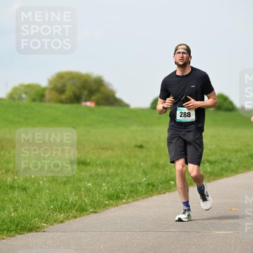 10.05.2026 - 8. Wedeler Halbmarathon Dr. Thomas Lammeyer http://msf.ph/oto/9706151 10.05.2026 11:57:31 Laufen 288, 483 meine-sportfotos.de
