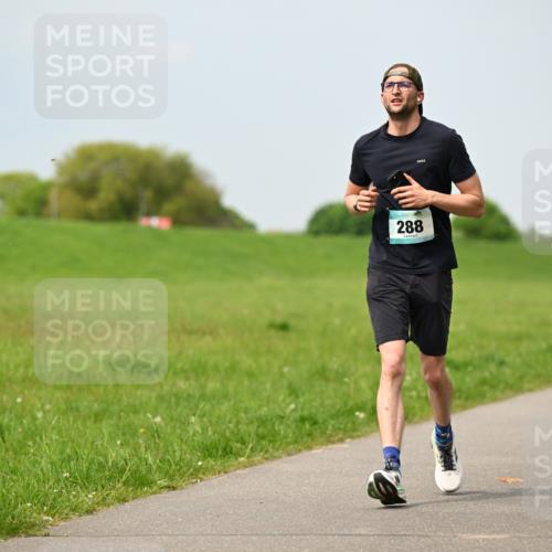10.05.2026 - 8. Wedeler Halbmarathon Dr. Thomas Lammeyer http://msf.ph/oto/9706153 10.05.2026 11:57:31 Laufen 288 meine-sportfotos.de