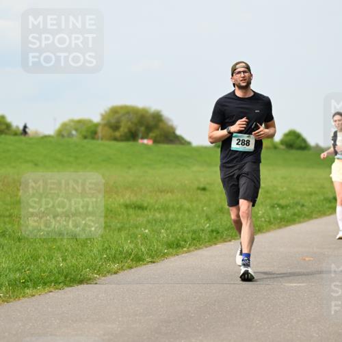 10.05.2026 - 8. Wedeler Halbmarathon Dr. Thomas Lammeyer http://msf.ph/oto/9706155 10.05.2026 11:57:31 Laufen 288, 483 meine-sportfotos.de