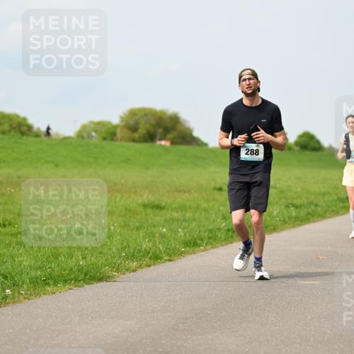10.05.2026 - 8. Wedeler Halbmarathon Dr. Thomas Lammeyer http://msf.ph/oto/9706160 10.05.2026 11:57:32 Laufen 288, 483 meine-sportfotos.de