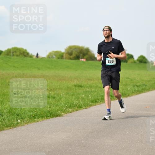 10.05.2026 - 8. Wedeler Halbmarathon Dr. Thomas Lammeyer http://msf.ph/oto/9706165 10.05.2026 11:57:32 Laufen 288, 483 meine-sportfotos.de