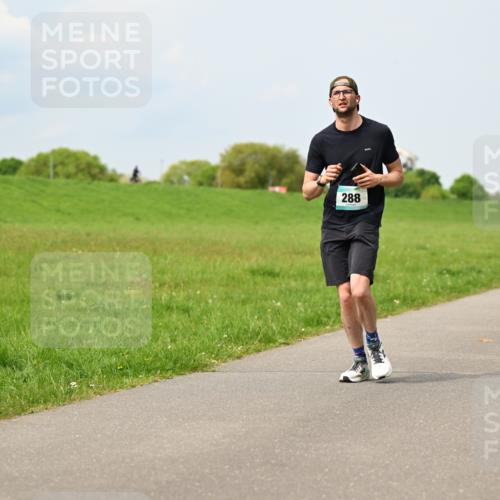 10.05.2026 - 8. Wedeler Halbmarathon Dr. Thomas Lammeyer http://msf.ph/oto/9706168 10.05.2026 11:57:32 Laufen 288, 483 meine-sportfotos.de