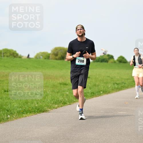 10.05.2026 - 8. Wedeler Halbmarathon Dr. Thomas Lammeyer http://msf.ph/oto/9706170 10.05.2026 11:57:32 Laufen 288 meine-sportfotos.de