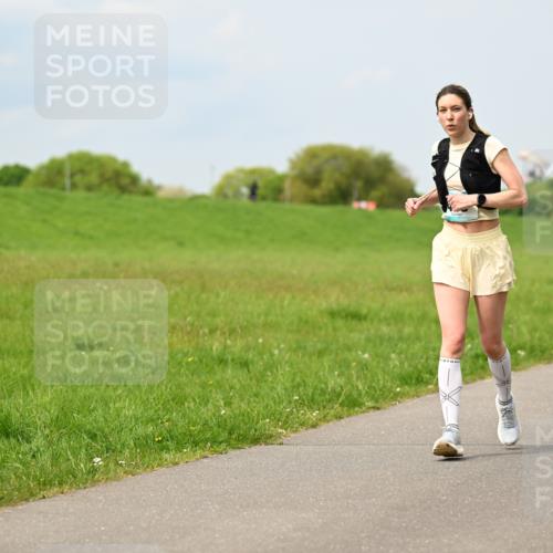 10.05.2026 - 8. Wedeler Halbmarathon Dr. Thomas Lammeyer http://msf.ph/oto/9706210 10.05.2026 11:57:35 Laufen 762 meine-sportfotos.de
