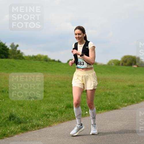 10.05.2026 - 8. Wedeler Halbmarathon Dr. Thomas Lammeyer http://msf.ph/oto/9706230 10.05.2026 11:57:37 Laufen 483 meine-sportfotos.de