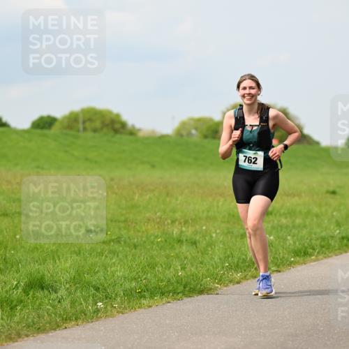 10.05.2026 - 8. Wedeler Halbmarathon Dr. Thomas Lammeyer http://msf.ph/oto/9706250 10.05.2026 11:57:39 Laufen 1105, 762 meine-sportfotos.de