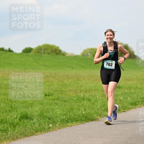 10.05.2026 - 8. Wedeler Halbmarathon Dr. Thomas Lammeyer http://msf.ph/oto/9706252 10.05.2026 11:57:39 Laufen 762 meine-sportfotos.de
