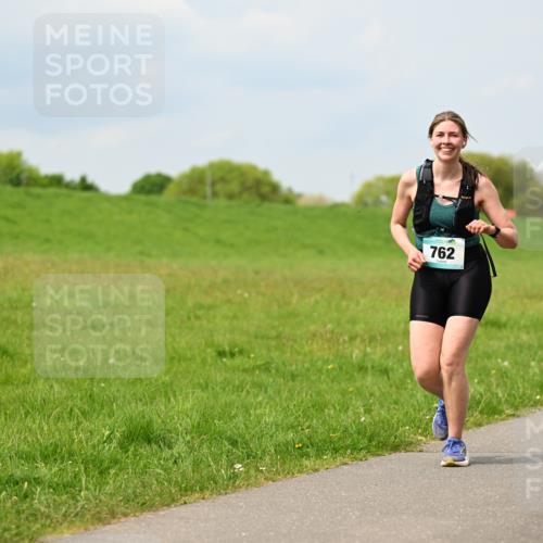 10.05.2026 - 8. Wedeler Halbmarathon Dr. Thomas Lammeyer http://msf.ph/oto/9706256 10.05.2026 11:57:39 Laufen 762 meine-sportfotos.de