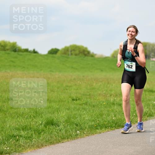 10.05.2026 - 8. Wedeler Halbmarathon Dr. Thomas Lammeyer http://msf.ph/oto/9706258 10.05.2026 11:57:39 Laufen 762 meine-sportfotos.de