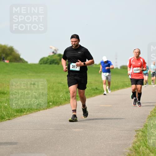 10.05.2026 - 8. Wedeler Halbmarathon Dr. Thomas Lammeyer http://msf.ph/oto/9706263 10.05.2026 11:57:40 Laufen 317, 2200 meine-sportfotos.de