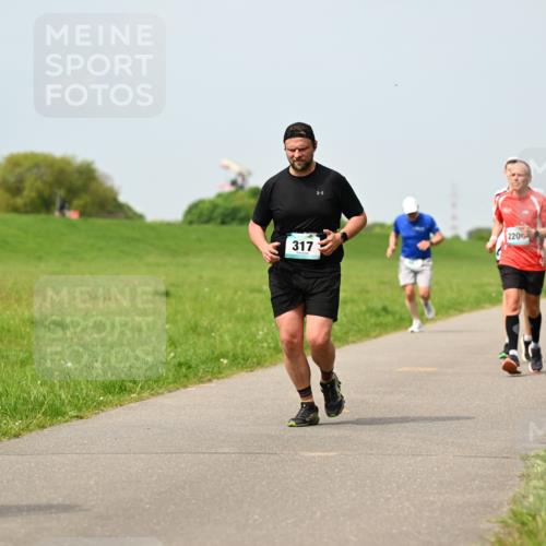 10.05.2026 - 8. Wedeler Halbmarathon Dr. Thomas Lammeyer http://msf.ph/oto/9706266 10.05.2026 11:57:40 Laufen 2206, 317 meine-sportfotos.de