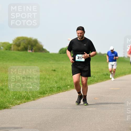 10.05.2026 - 8. Wedeler Halbmarathon Dr. Thomas Lammeyer http://msf.ph/oto/9706270 10.05.2026 11:57:41 Laufen 317, 2200 meine-sportfotos.de