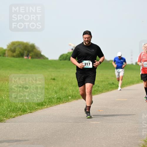 10.05.2026 - 8. Wedeler Halbmarathon Dr. Thomas Lammeyer http://msf.ph/oto/9706271 10.05.2026 11:57:40 Laufen 317, 2200 meine-sportfotos.de