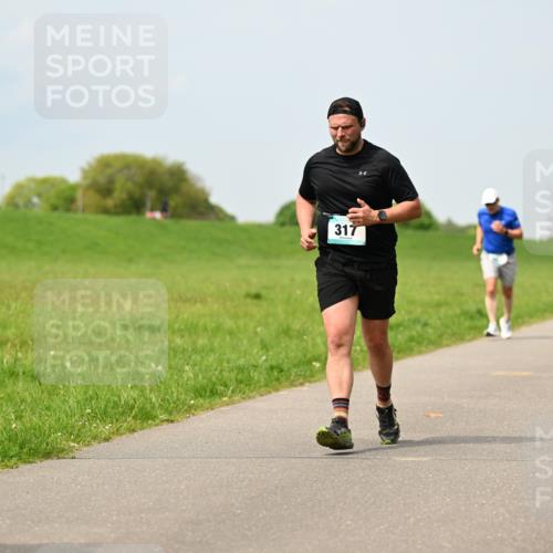 10.05.2026 - 8. Wedeler Halbmarathon Dr. Thomas Lammeyer http://msf.ph/oto/9706273 10.05.2026 11:57:41 Laufen 317, 2200 meine-sportfotos.de
