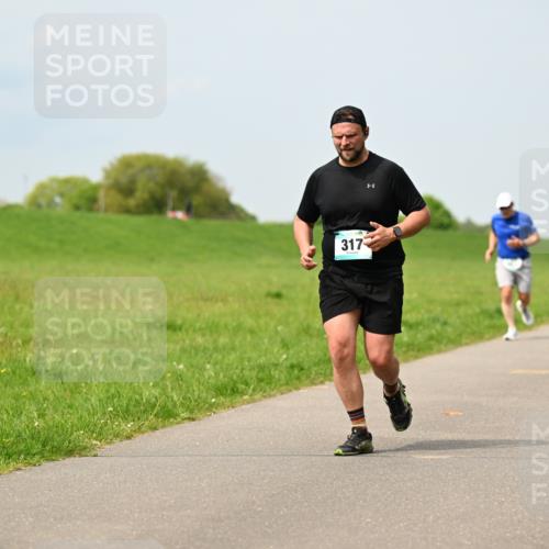 10.05.2026 - 8. Wedeler Halbmarathon Dr. Thomas Lammeyer http://msf.ph/oto/9706276 10.05.2026 11:57:41 Laufen 317, 220 meine-sportfotos.de