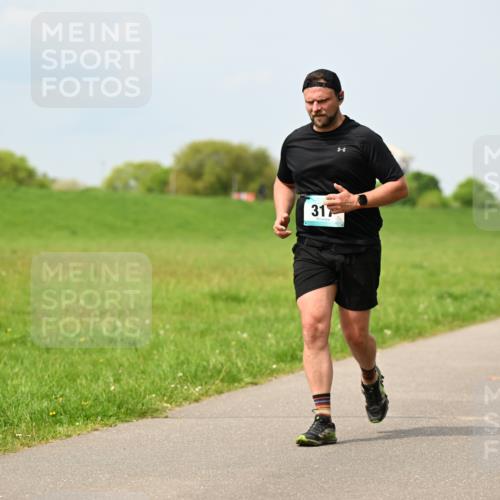 10.05.2026 - 8. Wedeler Halbmarathon Dr. Thomas Lammeyer http://msf.ph/oto/9706288 10.05.2026 11:57:42 Laufen 220, 317 meine-sportfotos.de
