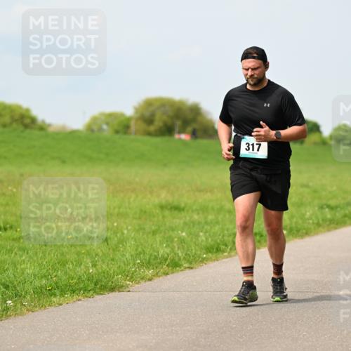 10.05.2026 - 8. Wedeler Halbmarathon Dr. Thomas Lammeyer http://msf.ph/oto/9706291 10.05.2026 11:57:41 Laufen 317 meine-sportfotos.de