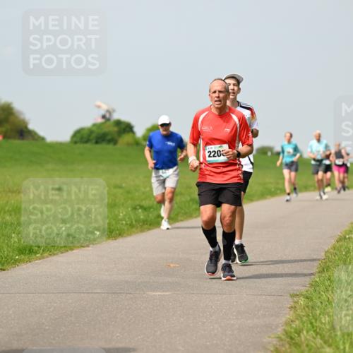 10.05.2026 - 8. Wedeler Halbmarathon Dr. Thomas Lammeyer http://msf.ph/oto/9706297 10.05.2026 11:57:43 Laufen 220 meine-sportfotos.de
