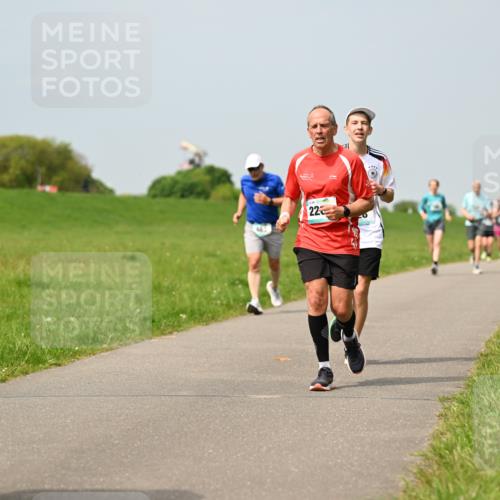 10.05.2026 - 8. Wedeler Halbmarathon Dr. Thomas Lammeyer http://msf.ph/oto/9706305 10.05.2026 11:57:43 Laufen  meine-sportfotos.de