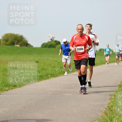 10.05.2026 - 8. Wedeler Halbmarathon Dr. Thomas Lammeyer http://msf.ph/oto/9706309 10.05.2026 11:57:43 Laufen 2200 meine-sportfotos.de