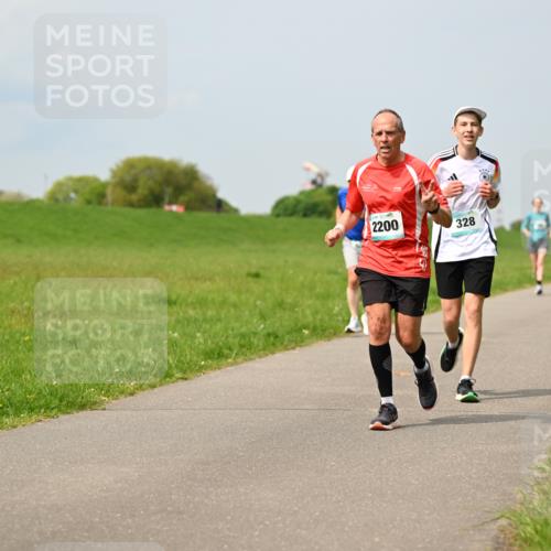 10.05.2026 - 8. Wedeler Halbmarathon Dr. Thomas Lammeyer http://msf.ph/oto/9706317 10.05.2026 11:57:44 Laufen 2200, 328 meine-sportfotos.de