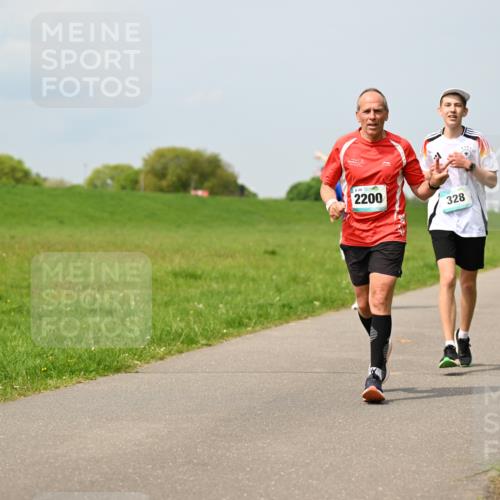 10.05.2026 - 8. Wedeler Halbmarathon Dr. Thomas Lammeyer http://msf.ph/oto/9706320 10.05.2026 11:57:44 Laufen 2200, 328 meine-sportfotos.de