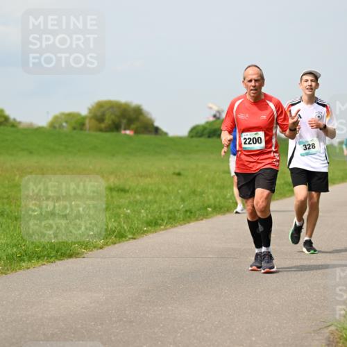 10.05.2026 - 8. Wedeler Halbmarathon Dr. Thomas Lammeyer http://msf.ph/oto/9706322 10.05.2026 11:57:44 Laufen 2200, 328 meine-sportfotos.de