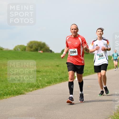 10.05.2026 - 8. Wedeler Halbmarathon Dr. Thomas Lammeyer http://msf.ph/oto/9706325 10.05.2026 11:57:44 Laufen 2200, 328 meine-sportfotos.de