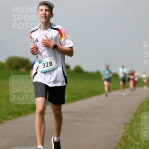 10.05.2026 - 8. Wedeler Halbmarathon Dr. Thomas Lammeyer http://msf.ph/oto/9706352 10.05.2026 11:57:46 Laufen 328 meine-sportfotos.de
