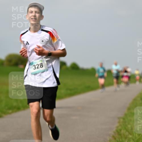 10.05.2026 - 8. Wedeler Halbmarathon Dr. Thomas Lammeyer http://msf.ph/oto/9706354 10.05.2026 11:57:46 Laufen 328 meine-sportfotos.de