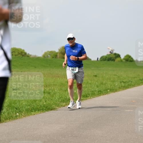 10.05.2026 - 8. Wedeler Halbmarathon Dr. Thomas Lammeyer http://msf.ph/oto/9706362 10.05.2026 11:57:47 Laufen 328, 683 meine-sportfotos.de