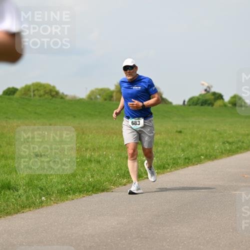 10.05.2026 - 8. Wedeler Halbmarathon Dr. Thomas Lammeyer http://msf.ph/oto/9706366 10.05.2026 11:57:48 Laufen 683 meine-sportfotos.de