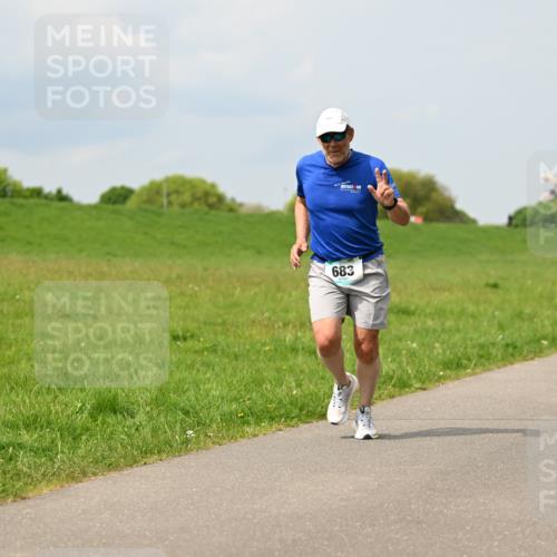 10.05.2026 - 8. Wedeler Halbmarathon Dr. Thomas Lammeyer http://msf.ph/oto/9706373 10.05.2026 11:57:48 Laufen 683 meine-sportfotos.de