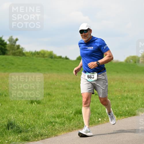 10.05.2026 - 8. Wedeler Halbmarathon Dr. Thomas Lammeyer http://msf.ph/oto/9706393 10.05.2026 11:57:49 Laufen 683 meine-sportfotos.de