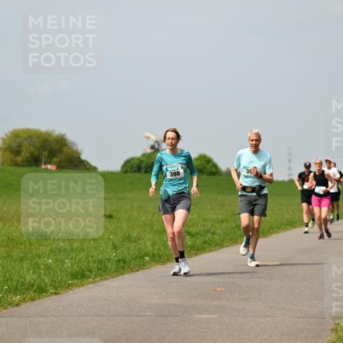 10.05.2026 - 8. Wedeler Halbmarathon Dr. Thomas Lammeyer http://msf.ph/oto/9706404 10.05.2026 11:57:51 Laufen 398 meine-sportfotos.de