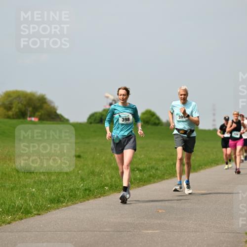 10.05.2026 - 8. Wedeler Halbmarathon Dr. Thomas Lammeyer http://msf.ph/oto/9706406 10.05.2026 11:57:51 Laufen 398, 399, 726 meine-sportfotos.de