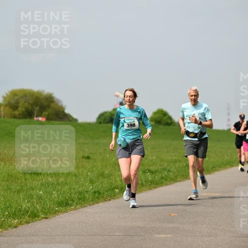 10.05.2026 - 8. Wedeler Halbmarathon Dr. Thomas Lammeyer http://msf.ph/oto/9706408 10.05.2026 11:57:51 Laufen 398 meine-sportfotos.de