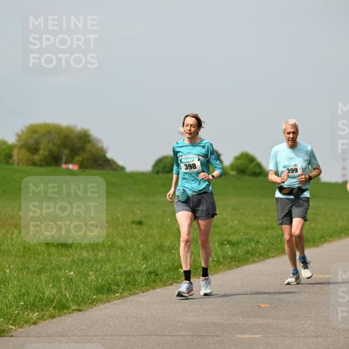 10.05.2026 - 8. Wedeler Halbmarathon Dr. Thomas Lammeyer http://msf.ph/oto/9706411 10.05.2026 11:57:51 Laufen 398, 399 meine-sportfotos.de