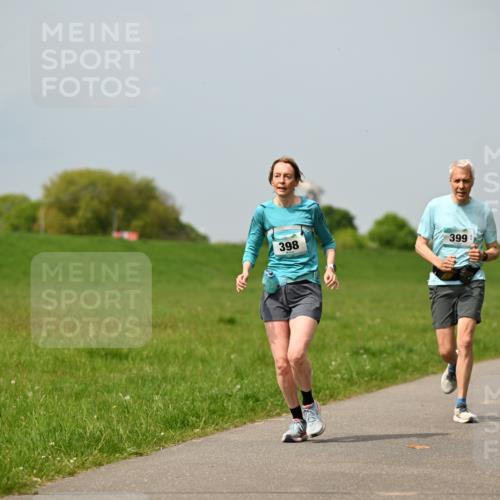 10.05.2026 - 8. Wedeler Halbmarathon Dr. Thomas Lammeyer http://msf.ph/oto/9706416 10.05.2026 11:57:51 Laufen 398, 399 meine-sportfotos.de
