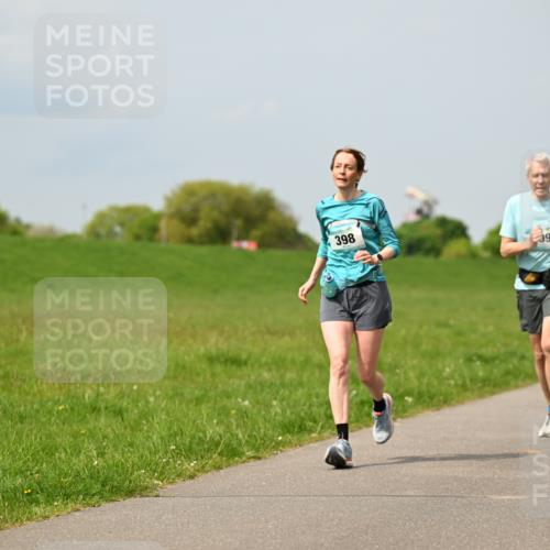 10.05.2026 - 8. Wedeler Halbmarathon Dr. Thomas Lammeyer http://msf.ph/oto/9706425 10.05.2026 11:57:52 Laufen 398 meine-sportfotos.de