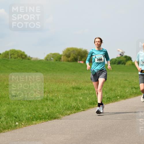 10.05.2026 - 8. Wedeler Halbmarathon Dr. Thomas Lammeyer http://msf.ph/oto/9706428 10.05.2026 11:57:52 Laufen 398 meine-sportfotos.de