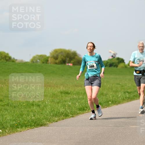 10.05.2026 - 8. Wedeler Halbmarathon Dr. Thomas Lammeyer http://msf.ph/oto/9706430 10.05.2026 11:57:52 Laufen 309, 398 meine-sportfotos.de