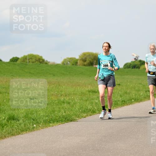 10.05.2026 - 8. Wedeler Halbmarathon Dr. Thomas Lammeyer http://msf.ph/oto/9706436 10.05.2026 11:57:52 Laufen 398 meine-sportfotos.de