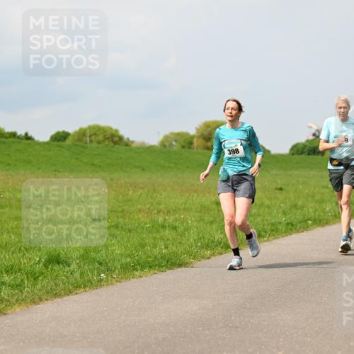 10.05.2026 - 8. Wedeler Halbmarathon Dr. Thomas Lammeyer http://msf.ph/oto/9706442 10.05.2026 11:57:53 Laufen 398 meine-sportfotos.de