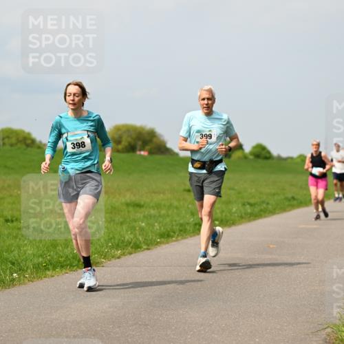 10.05.2026 - 8. Wedeler Halbmarathon Dr. Thomas Lammeyer http://msf.ph/oto/9706447 10.05.2026 11:57:53 Laufen 399, 398 meine-sportfotos.de